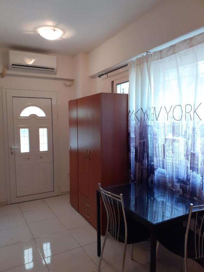 Yellow House Apartment Kalamata Exterior foto