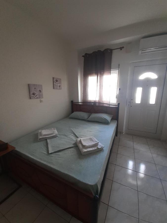 Yellow House Apartment Kalamata Exterior foto